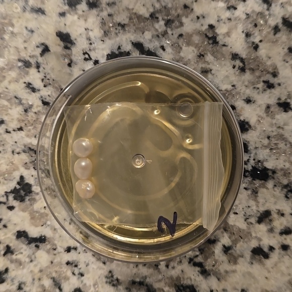 Pre shelled love pearls - Picture 3 of 3